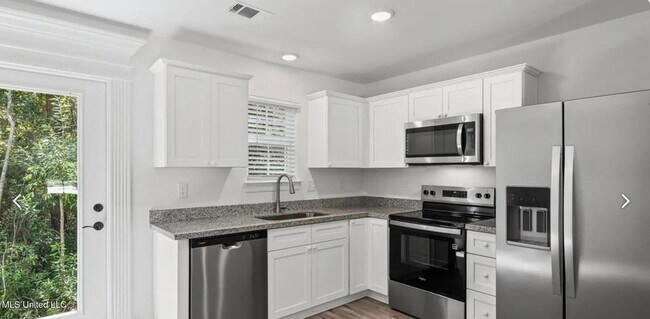 Building Photo - 913 Motsie Rd