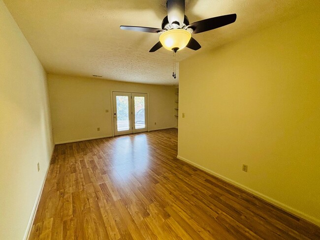 Building Photo - 1704 Emerald St