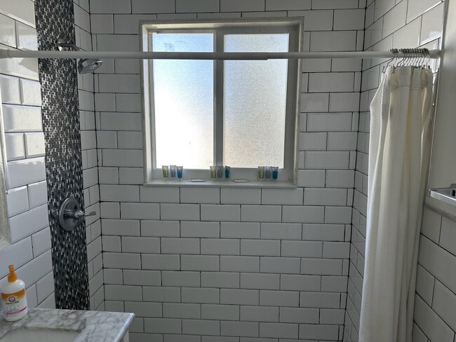 Building Photo - 1258 Beach Rd