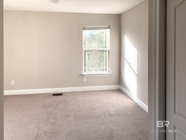 Building Photo - 116 S Elm St