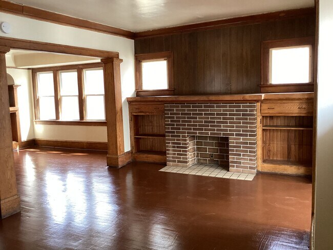 Building Photo - 3730-3732-3732 W Roberts St