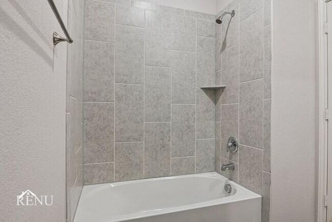 Building Photo - 313 Ridgeland Oak Dr