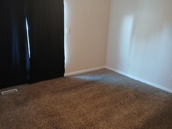 Building Photo - 510 S Poplar St