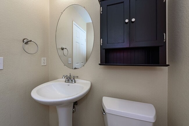 Building Photo - Serenity and Luxury Abound in Eastlake!