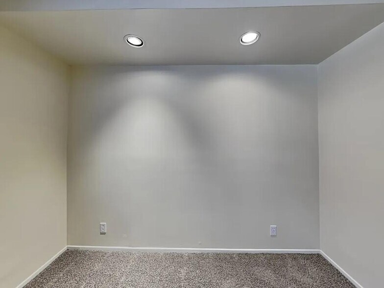 Building Photo - 28131 Orangegrove Ave