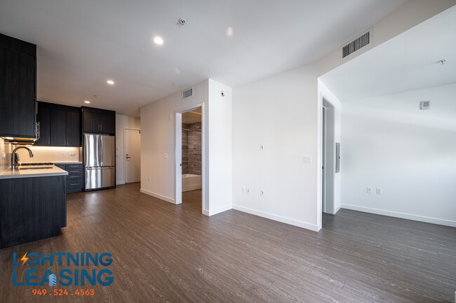 Building Photo - 11405 Chandler Blvd