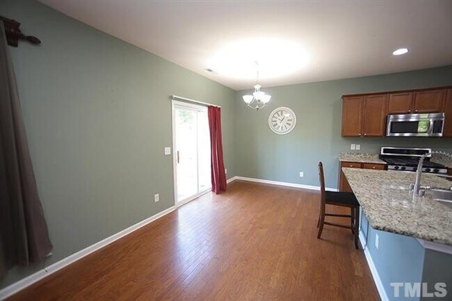 Building Photo - Spacious Home w/ Private Backyard