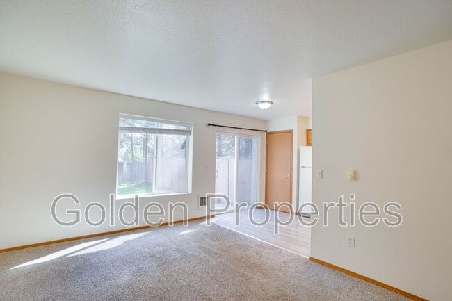 Building Photo - 317 W Cherry Ave