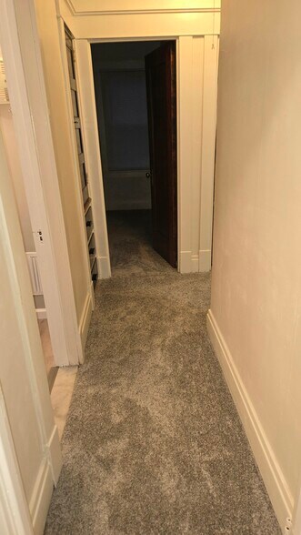 Hallway - 414 Taunton Pl