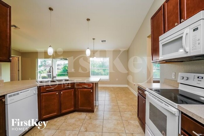 Building Photo - 2712 38th St SW