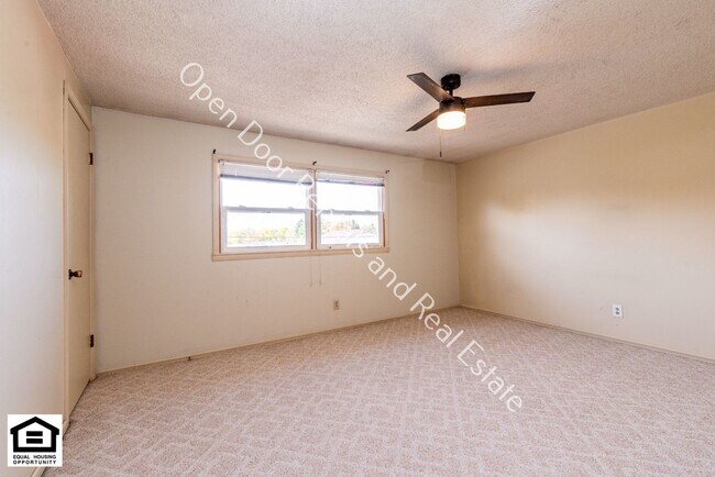 Building Photo - 922-924-926-928 East Avenue