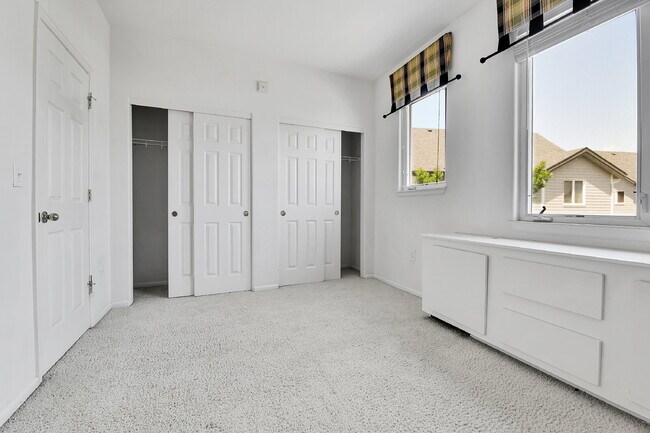 Building Photo - $2,350.00 - 2 Beds, 2 Baths, Condo in Litt...