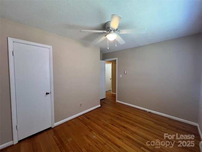 Building Photo - 821 Brookwood St