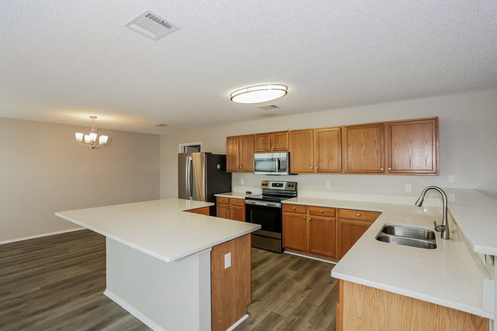 Building Photo - 10044 Legacy Dr