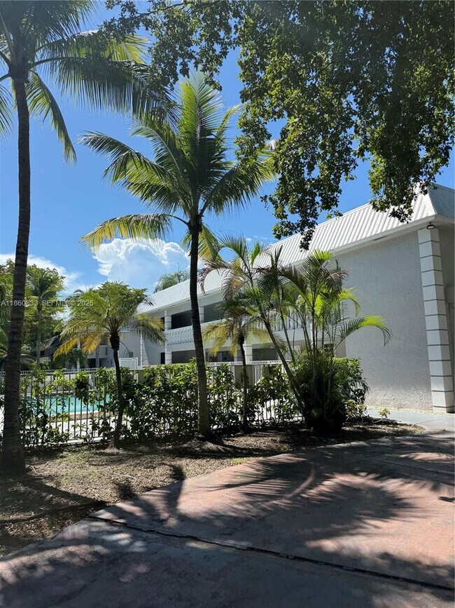 Building Photo - 17255 SW 95th Ave