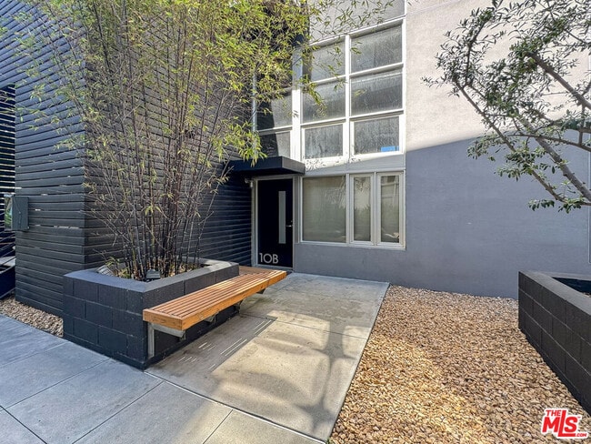 Building Photo - 1037 Laurel Ave