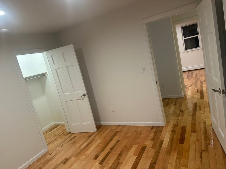 Building Photo - 631 Van Duzer St