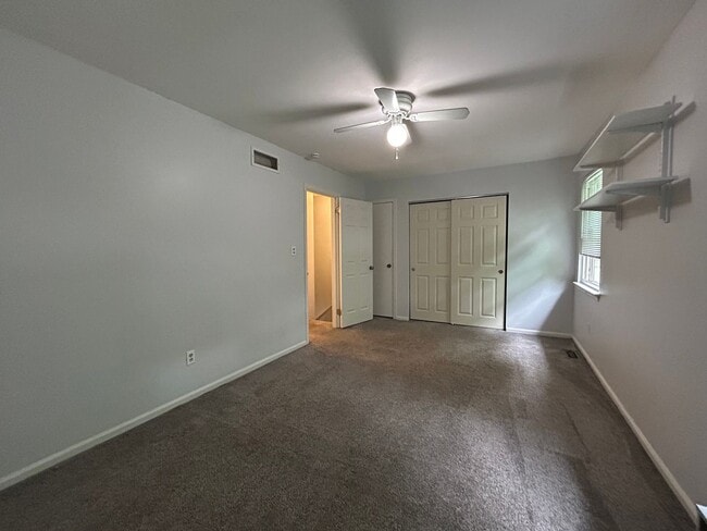 Building Photo - 5059 E Woodmill Dr