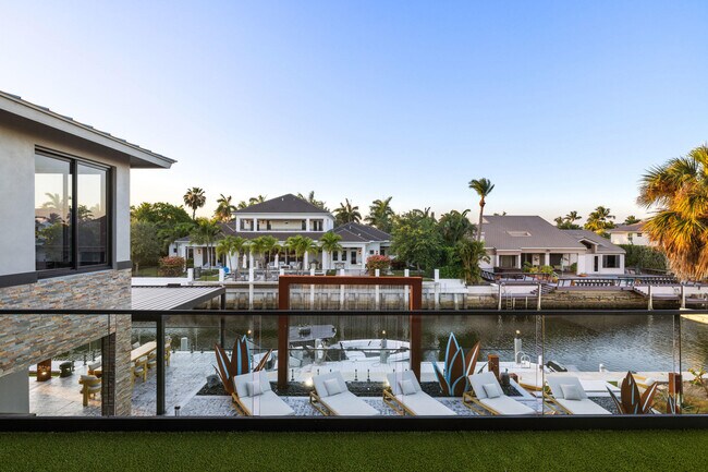 Building Photo - 839 NE Bay Isle Dr