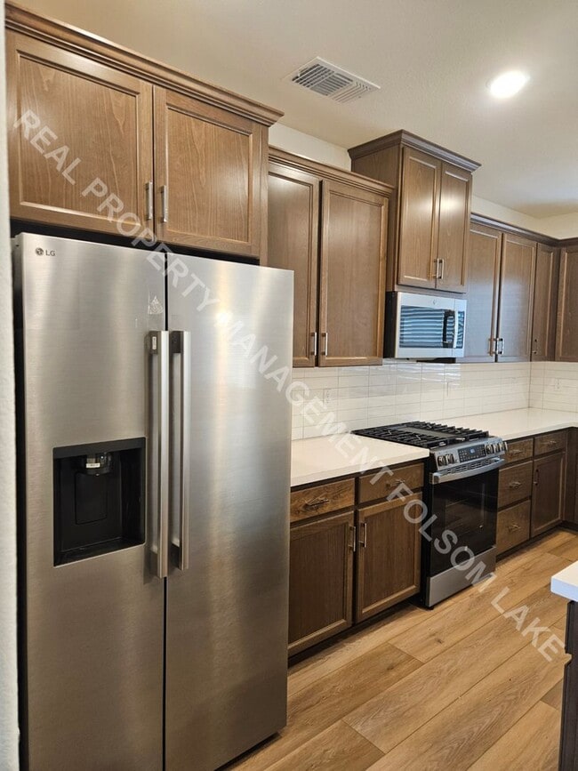 Building Photo - New 3bd 2.5ba home in the Riverblossom at ...