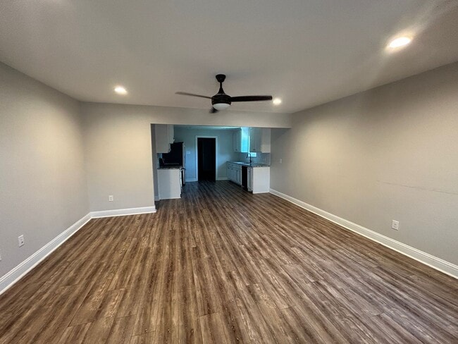 Building Photo - Updated McGregor Home