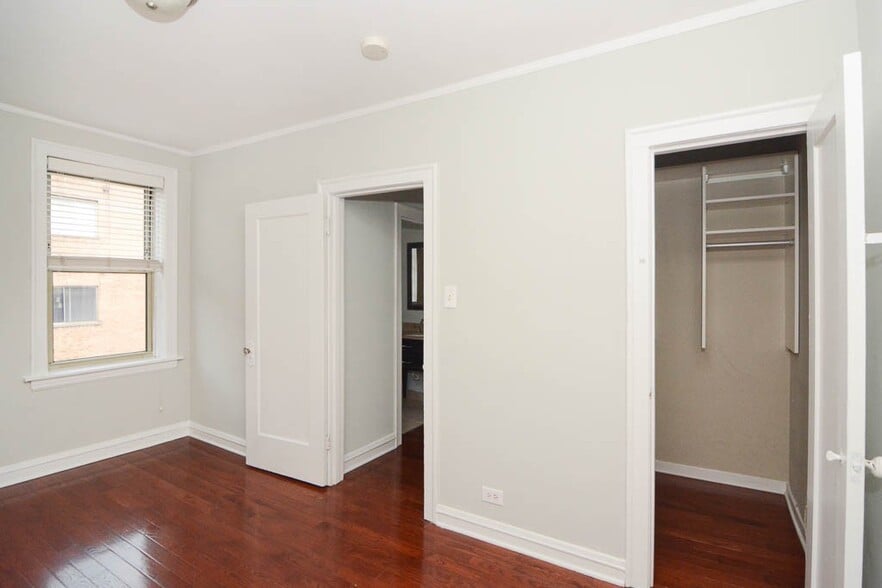 Building Photo - 549.5 W Surf St