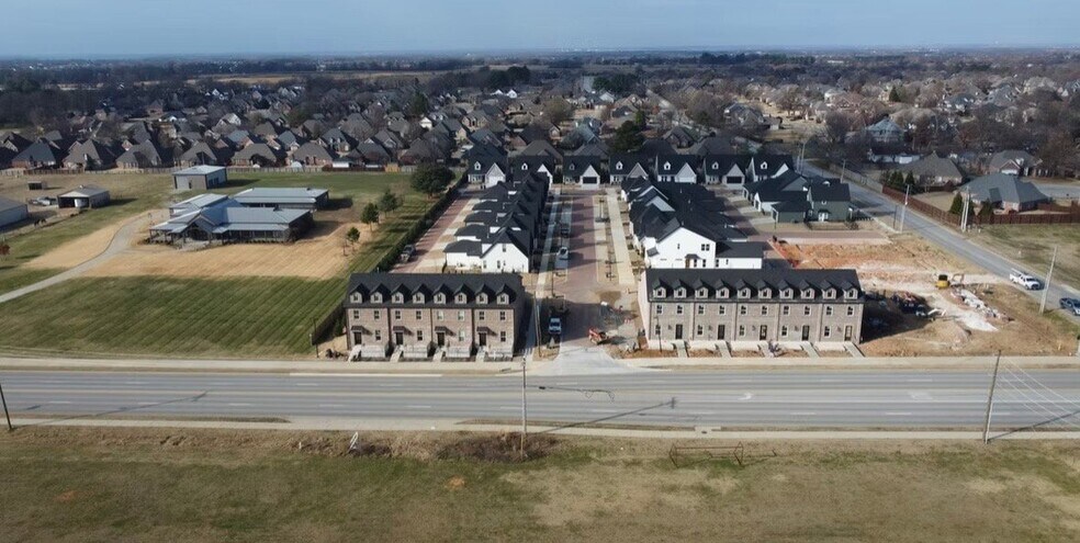 Building Photo - 5902 S Bellview Rd