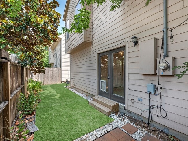 Building Photo - 2234 Naomi St