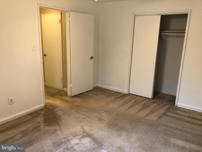 Building Photo - 610 Kennebec Ave