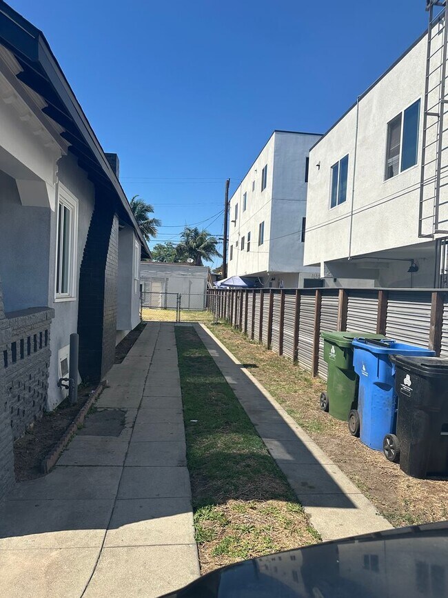 Building Photo - Beautifully Remodeled 4-Bedroom, 2-Bathroom Single-Family Home