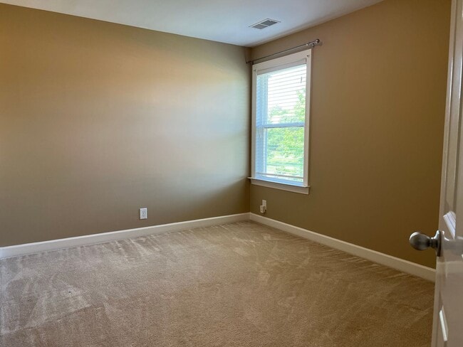 Building Photo - 4 Bed, 3.5 Bath Home w/  3 Car Garage in Williamson Co