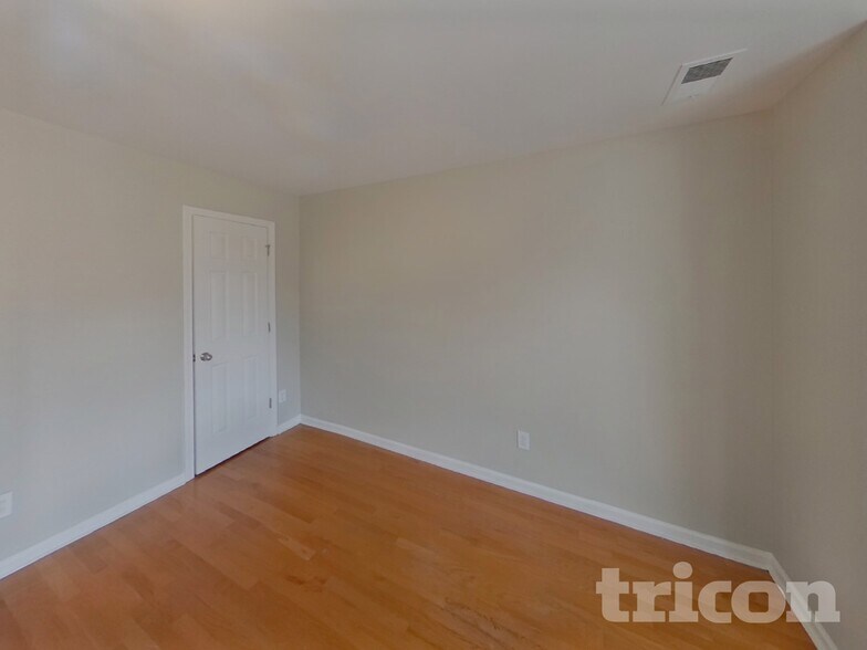 Building Photo - 212 Blue Grass Terrace