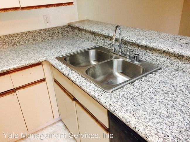 Building Photo - 10822 Otsego St