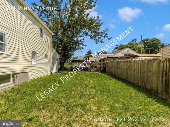 Building Photo - 903 Minna Ave