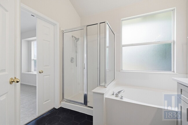 Building Photo - 2217 Speidel Dr