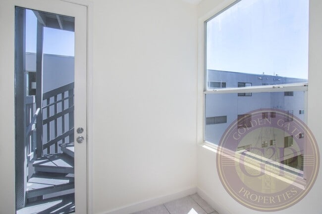 Building Photo - Russian Hill - 3 BR, 1 BA Condo 1,125 Sq. ...