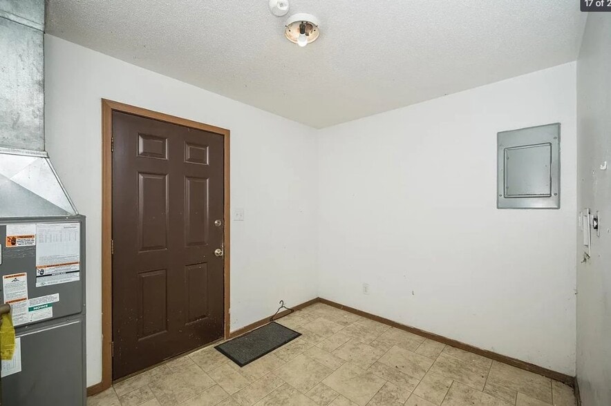 Building Photo - 303 Campus Dr