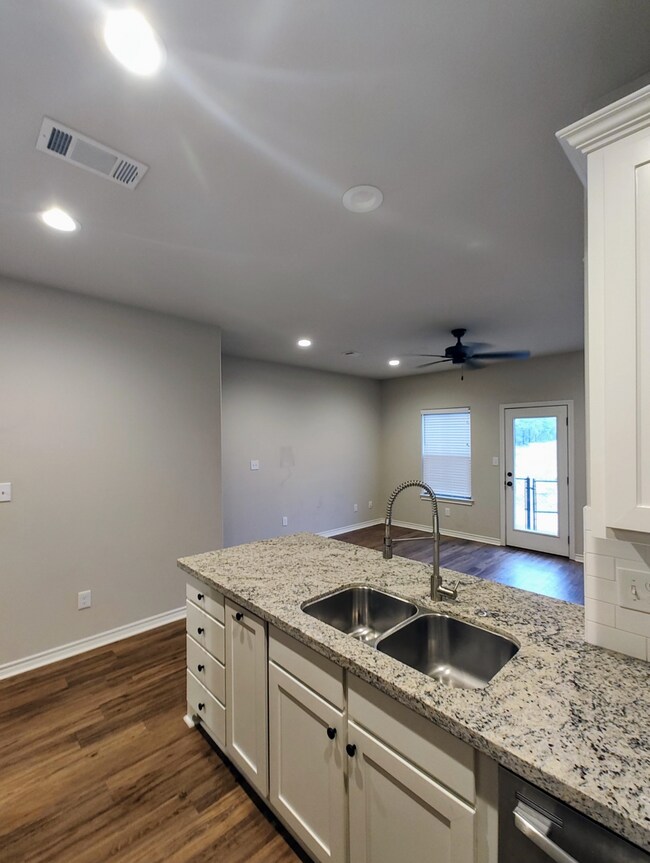 Building Photo - 5670 Shadowbend Cir N
