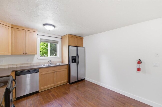 Building Photo - 2864 Newton Pl