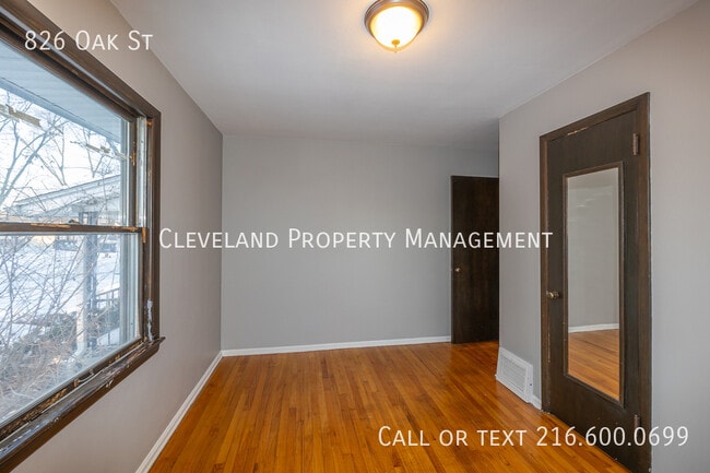 Building Photo - 826 Oak St