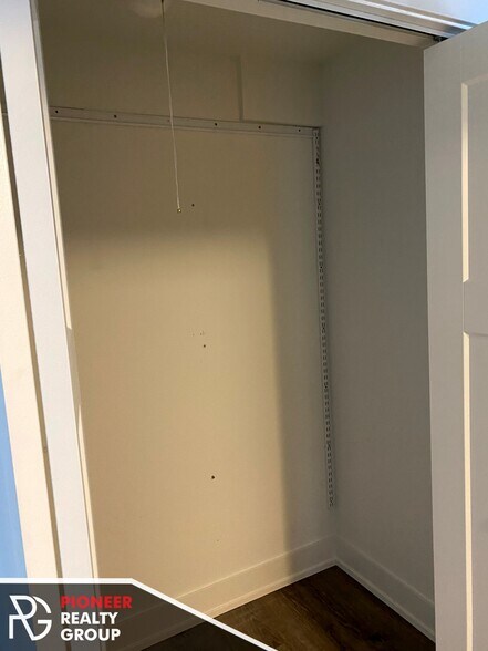 Building Photo - 711 W Brompton Ave