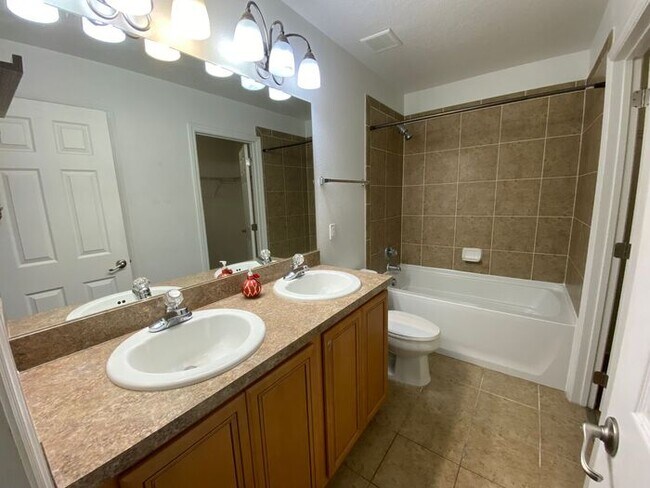 Building Photo - AVALON PARK EAST ORLANDO