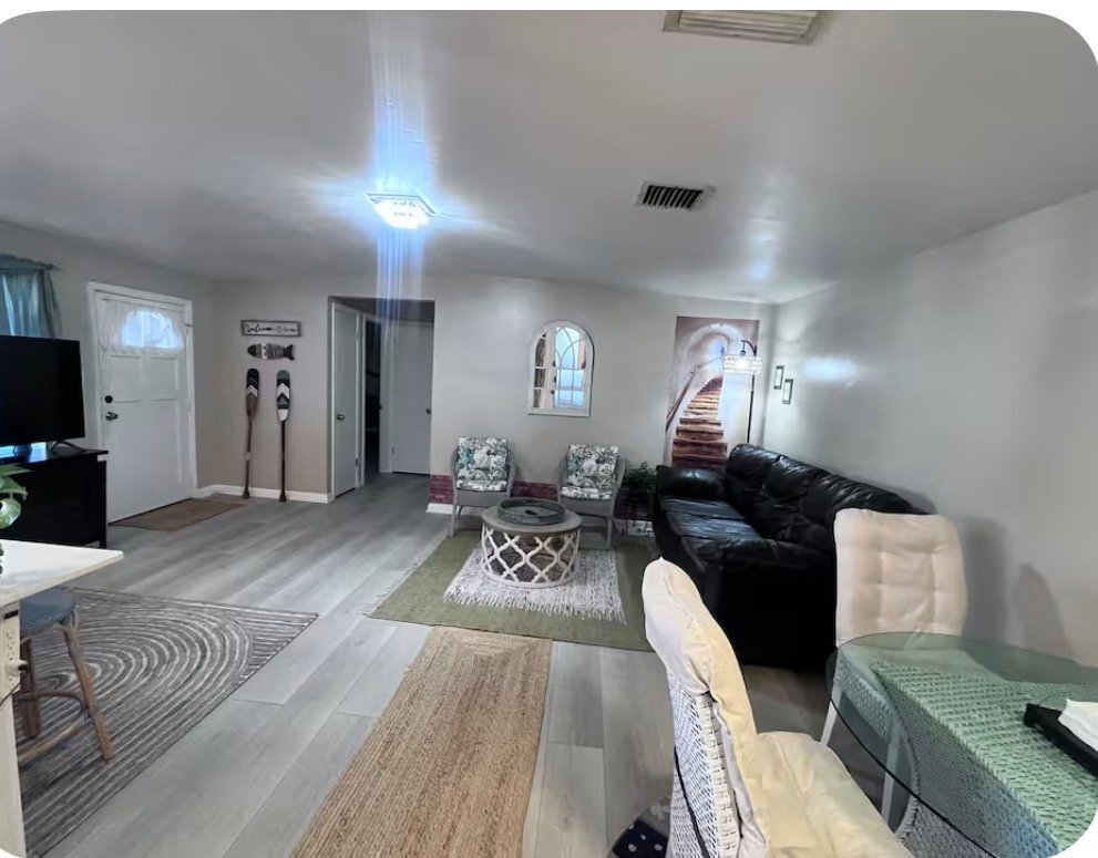 Building Photo - 310 15th Ave SW