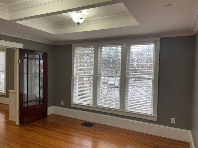 Building Photo - Sylvan Park bungalow, 4508 Park Ave.  2br,...