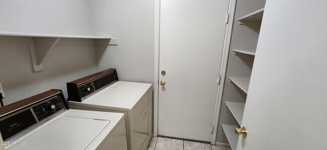 Building Photo - 3709 E Jasper Dr