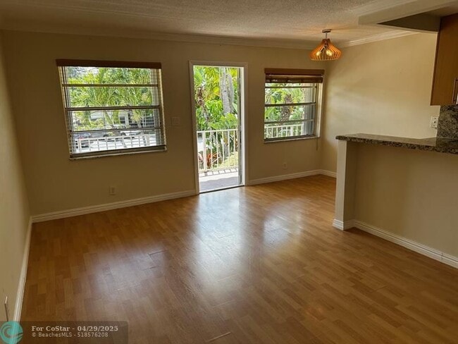 Primary Photo - 1125 NE 16th Pl