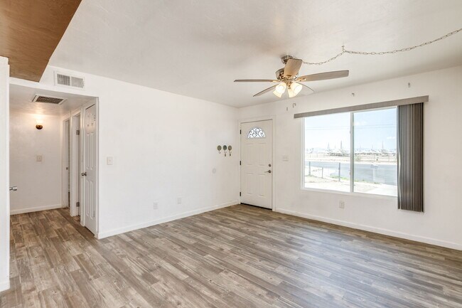 Building Photo - 6629 E Escalante Rd
