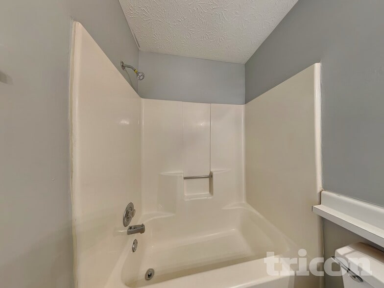 Building Photo - 1831 Commonwealth Dr