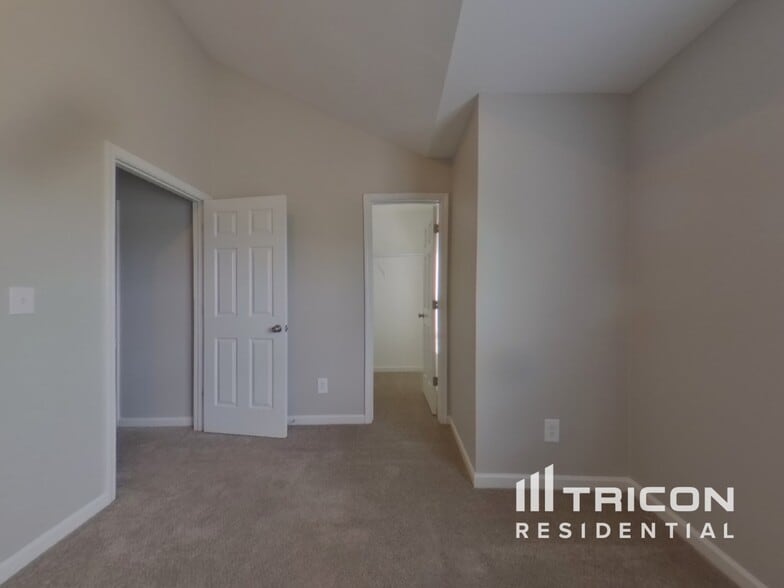 Building Photo - 7838 Montbrook Dr