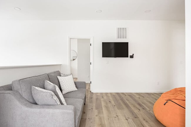 Building Photo - 35 Keystone Ave